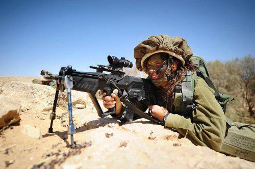 Soldado Israelí con el  STAR-21