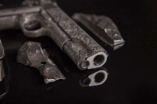 The Big Bang: Las pistolas fabricadas a partir de un meteorito